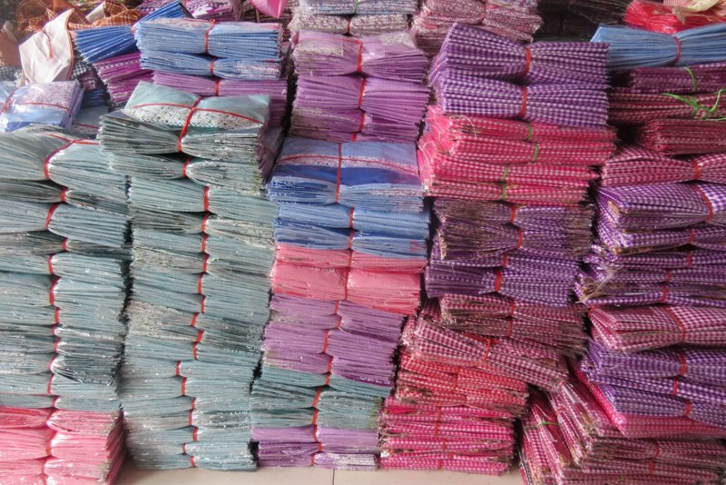 节日促销添彩，选择个性礼品加工服务